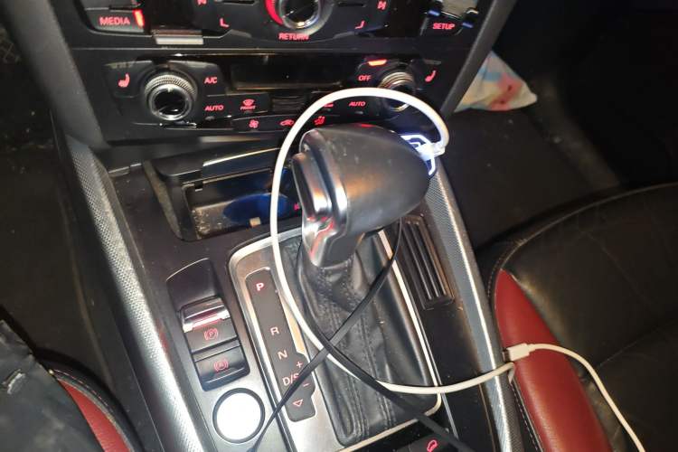 Used Audi Q5 2018 Collector's Edition 40 TFSI Technology Model Gear Lever