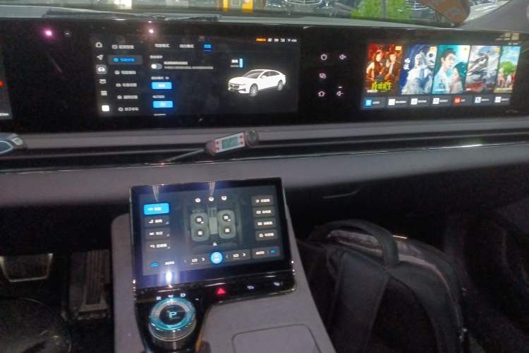 Used VOYAH PASSION 2024 PHEV Four-Wheel Drive Ultra-Long Range Flagship Model
