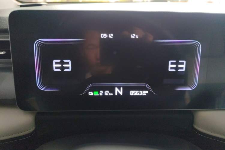 Used Geometry E Firefly 2024 301km Flowing Light Instrument Cluster