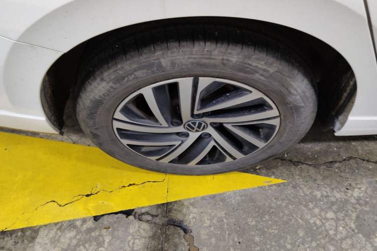 Used Volkswagen Lavida 2024 300TSI DSG Starry Sky Deluxe Edition Right Rear Wheel Hub