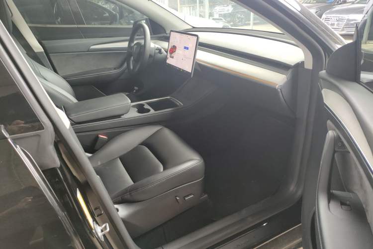 Used Tesla Model Y 2023 Rear-Wheel-Drive Version Right Front Seat