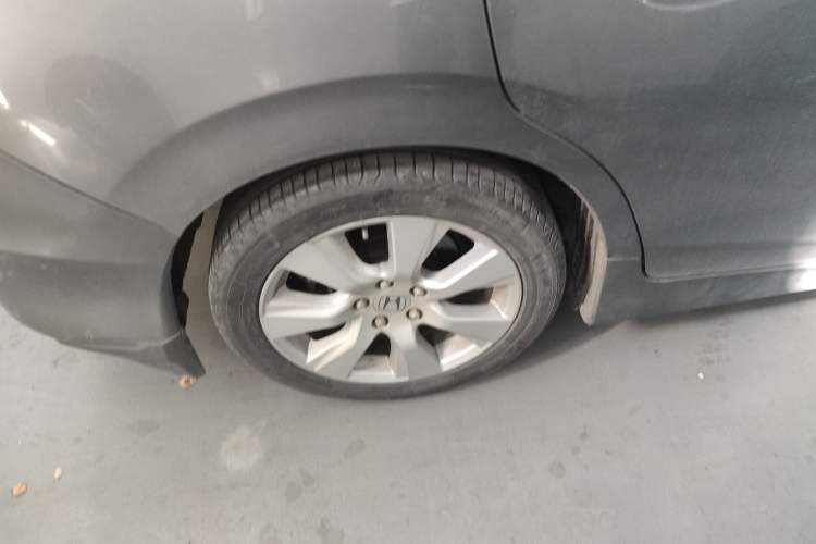 Used Honda Jade 2013 1.8L automatic Comfort version 6 seats
