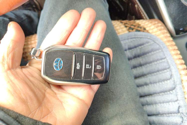 Used Toyota Levin 2016 Dual-Engine 1.8H GS E-CVT Elite Model with Sunroof