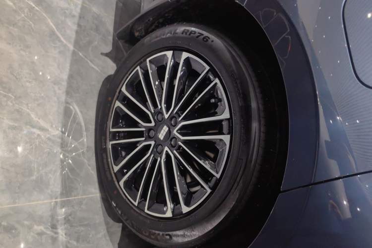 Used Geely Galaxy 8 2025 130km EM-i Deluxe Edition
