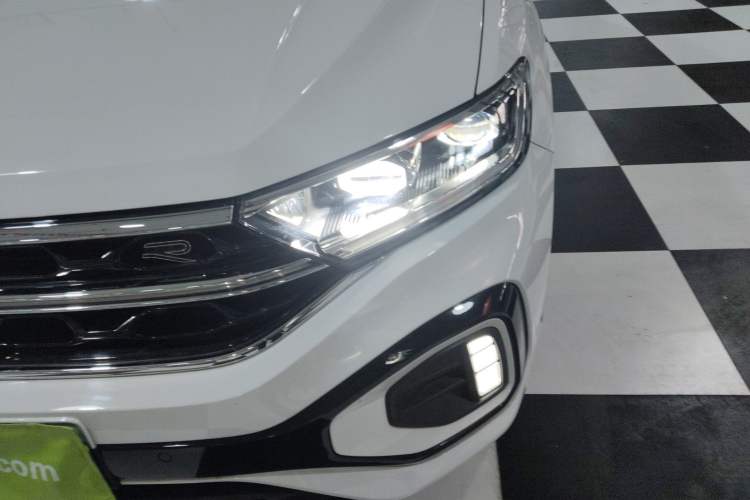 Used Volkswagen T-ROC 2025 300TSI DSG Two-Wheel Drive Chen Guang Edition
