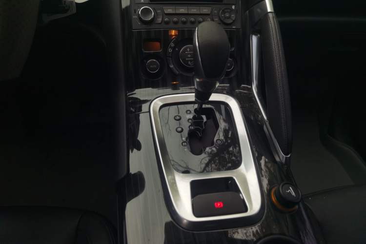 Used Peugeot 3008 2013 2.0L Automatic Trend Edition Gear Lever