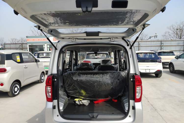 Used Wuling Zhiguang New Energy 2025 Comfort Model Trunk