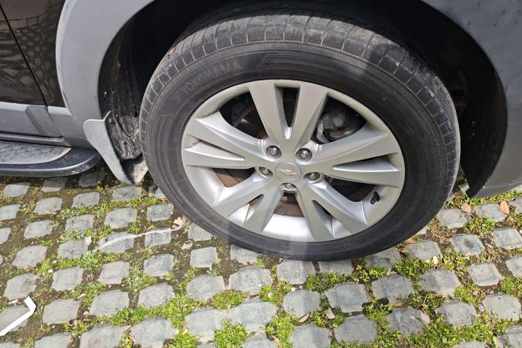 Used Chevrolet Captiva 2014 2.4L 4x4 Flagship Edition 7 Seats Right Front Wheel Hub