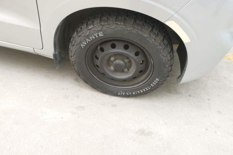 Used Wuling Hongguang V 2019 1.5L Jingqu Edition Sealed-Window Vehicle China VI LAR
