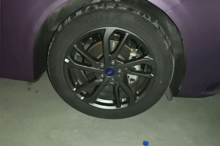 Used Ford Mondeo 2025 2.0T EcoBoost Luxury Version Right Front Wheel Hub