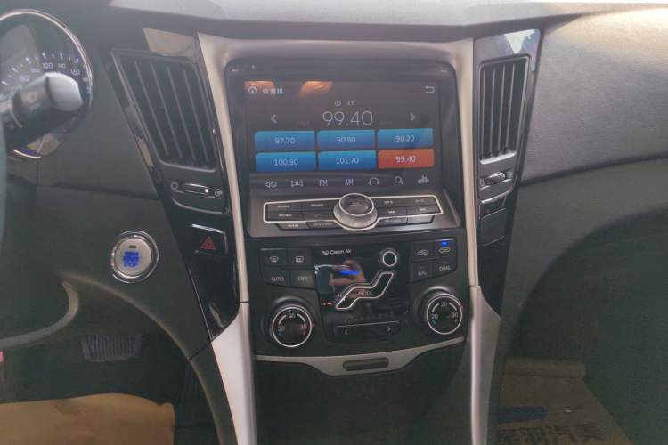 Used Hyundai Sonata 2015 Classic 2.0L Automatic Luxury Edition Audio And AC Panel