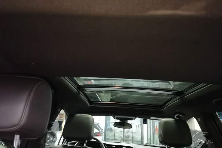 Used Cadillac XT5 2022 2.0T Two-Wheel Drive Luxury Version Headliner