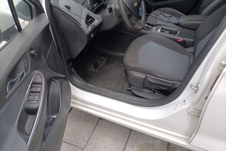 Used Chevrolet Cruze 2017 1.5L Automatic Pioneer Sunroof Edition
