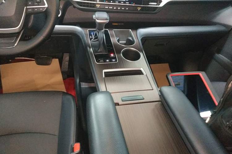 Used Toyota Granvia 2024 2.5L Hybrid Prestige PLUS Four-Wheel Drive Version