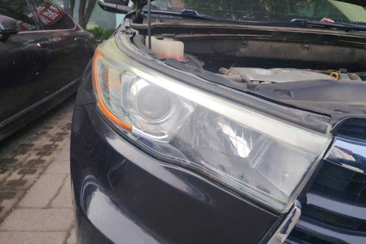 Used Toyota Highlander 2015 2.0T Two-Wheel Drive Elite Edition 7 Seats Right Front Headlight