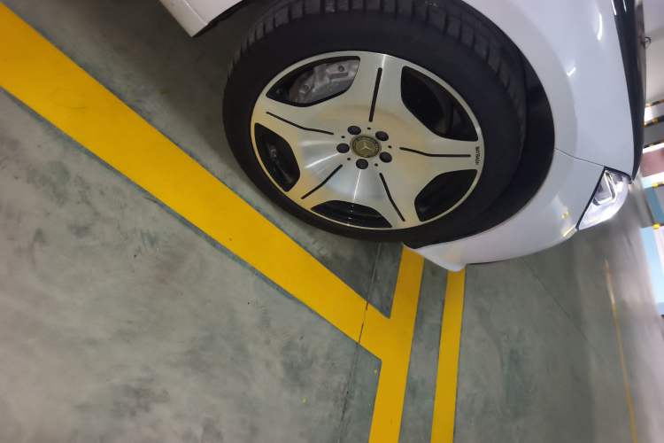 Used Mercedes-Benz S-Class 2021 S 400 L Luxury Model Right Front Wheel Hub