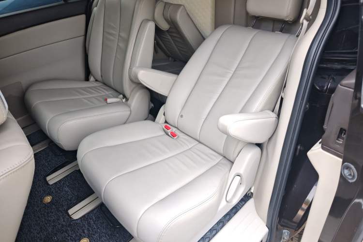 Used Mazda 8 2013 2.5L Ultimate Edition
