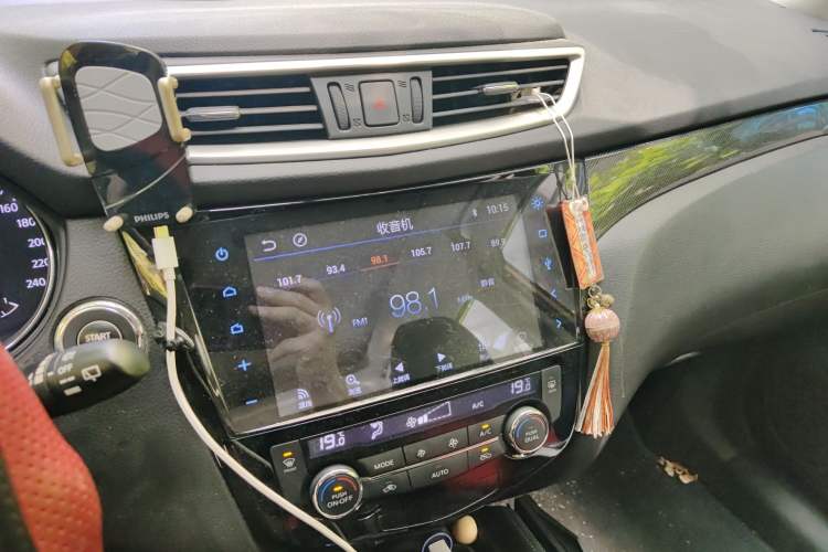 Used Nissan X-Trail 2014 2.5L CVT Luxury Edition 4WD Audio And AC Panel