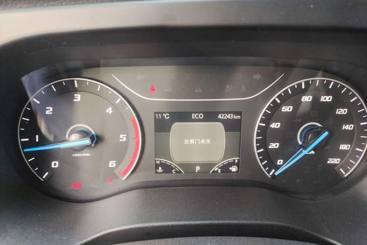 Used JMC Fushun 2023 2.0T Automatic Short-Wheelbase Low-Roof Commercial & Multi-Purpose Passenger Vehicle 6-Seater with Dual-Opening Tailgate Odometer Close Up