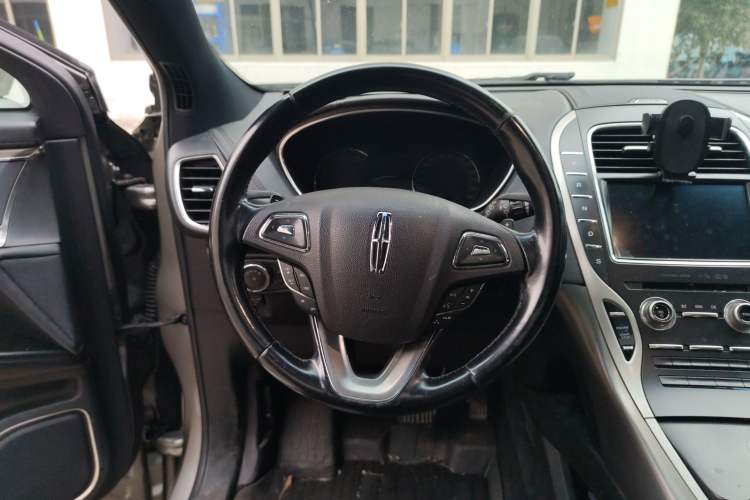 Used Lincoln MKX 2017 2.0T Two-Wheel Drive Deluxe Edition