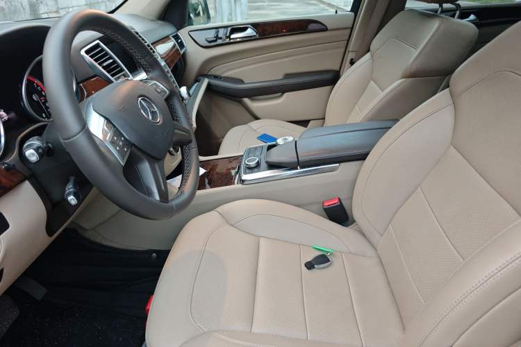 Used Mercedes-Benz M-Class 2014 ML 400 4MATIC Dynamic Model Left Front Seat