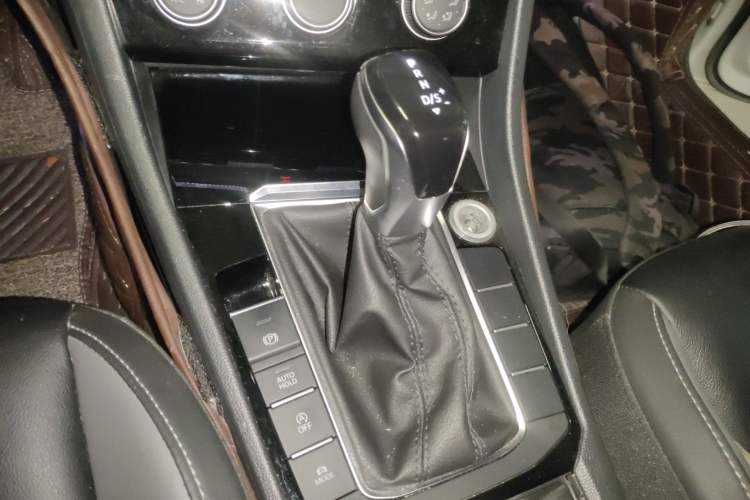 Used Volkswagen Sagitar 2019 200TSI DSG Comfort Version China VI Standard Gear Lever