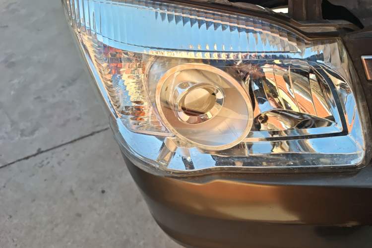 Used FORTHING Lingzhi 2016 M3L 1.6L 7-Seater Standard Model Right Front Headlight