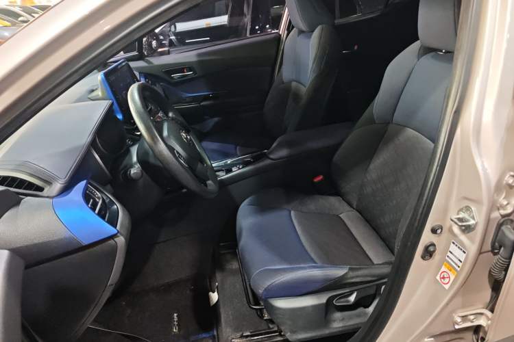 Used Toyota C-HR 2018 2.0L Leading with Sunroof China VI Standard Left Front Seat