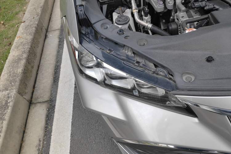 Used Toyota Avalon 2019 2.0L Luxury Edition China VI Standard Right Front Headlight