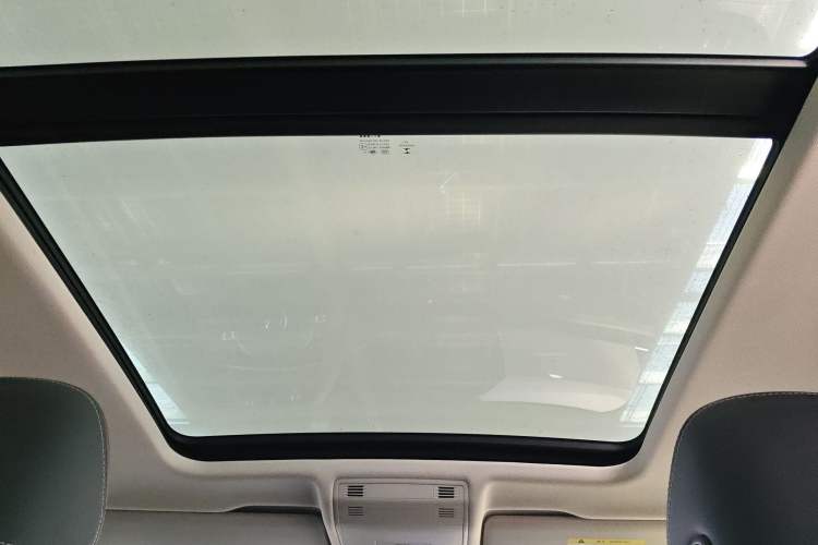 Used Volkswagen Tayron 2022 280TSI Two-Wheel Drive Luxury Smart Connectivity Version Headliner