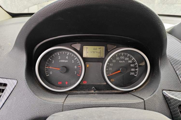 Used Jinbei Zhishang S30 2014 1.5L Manual Comfort Model Odometer Close Up