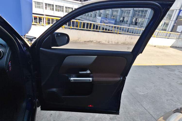 Used Mercedes-Benz GLB 2022 Second Facelift GLB 200 Fashion Edition