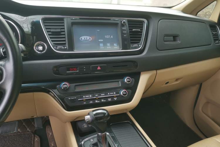 Used Kia Carnival 2015 2.2T Luxury Edition China IV