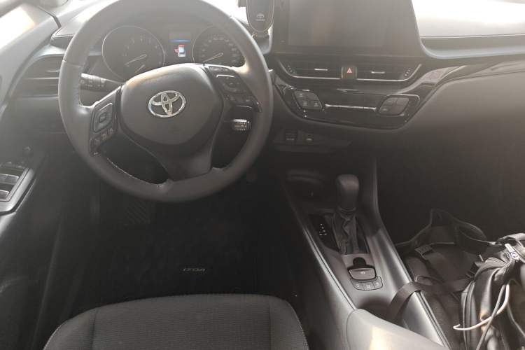 Used Toyota IZOA 2021 2.0L Enjoy Edition Center Console