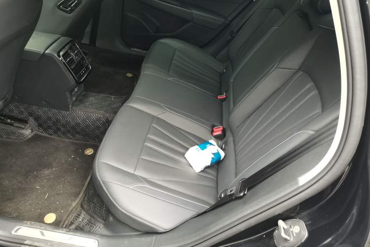 Used Volkswagen Passat 2025 Outstanding Model 380TSI Starry Dragon Glorious Edition
