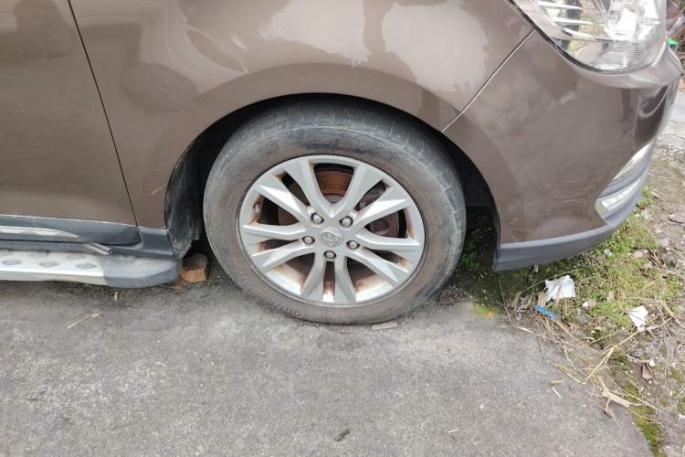 Used Baojun 730 2016 1.5T Manual Luxury Edition 7 Seats Right Front Wheel Hub