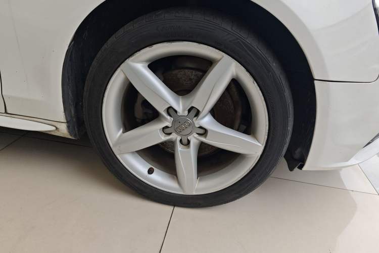 Used Audi A4L 2013 35 TFSI Automatic Standard Model Right Front Wheel Hub