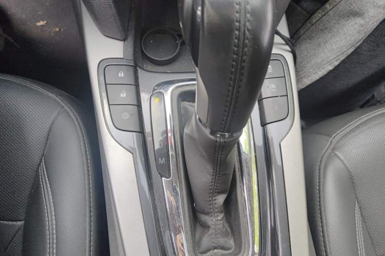 Used Chevrolet Malibu 2018 530T Automatic Fashion Edition Gear Lever