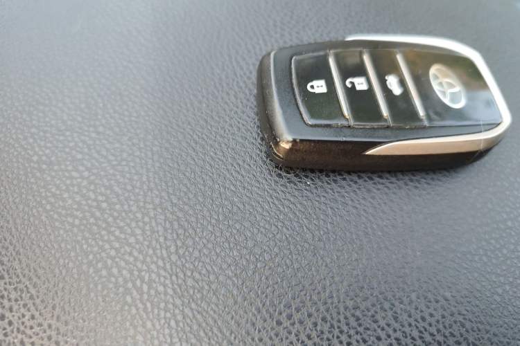 Used Toyota Highlander 2018 2.0T Two-Wheel Drive Elite Version 5 Seats China VI Standard
