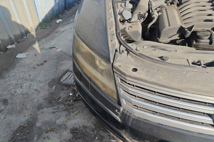 Used Volkswagen Phaeton 2011 3.6L V6 5-Seater Extended-Length Individual Edition Right Front Headlight