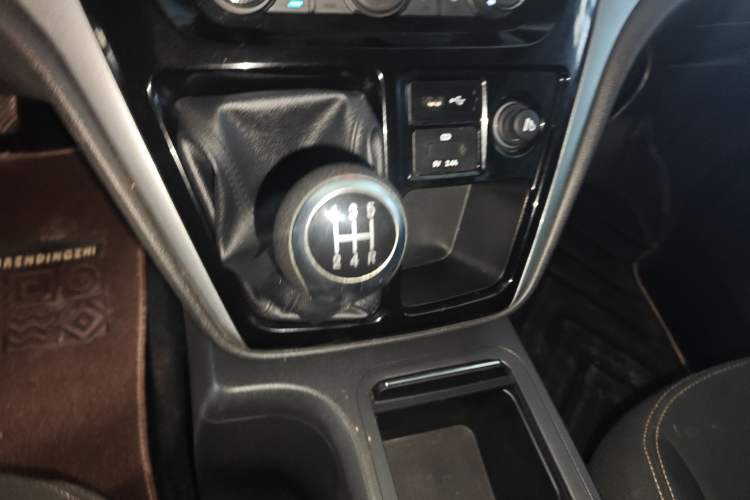 Used JAC Refine M3 2022 PLUS 1.5T 7-Seater Standard Model
