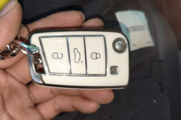 Used Volkswagen T-ROC 2018 280TSI DSG Two-Wheel-Drive Comfort Version China V Standard Vehicle Key