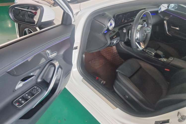 Used Mercedes-Benz A-Class 2022 Revised Version A 200 L Sport Sedan Fashionable Style Driver Seat