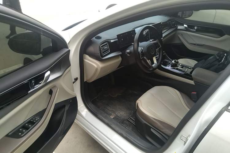 Used BYD Qin PLUS 2023 Champion Edition DM-i 120KM Leading Model Driver Seat