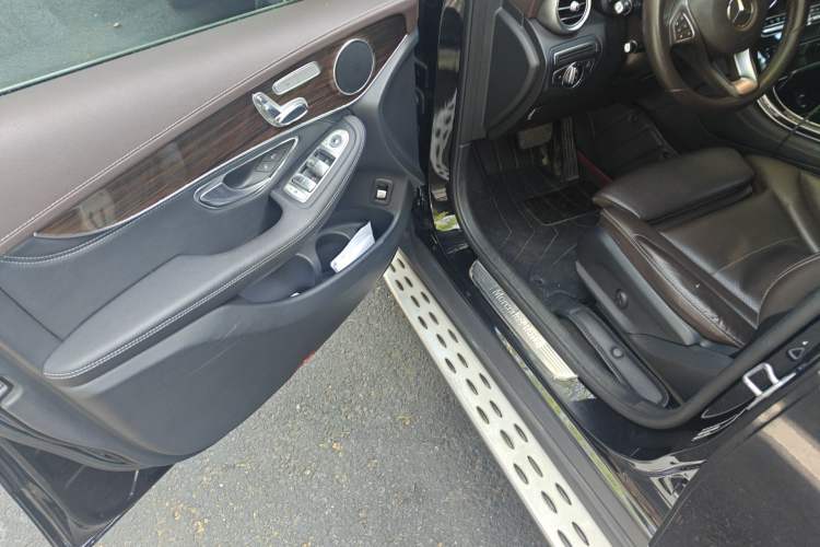 Used Mercedes-Benz GLC 2017 GLC 260 4MATIC Dynamic Edition Driver Seat