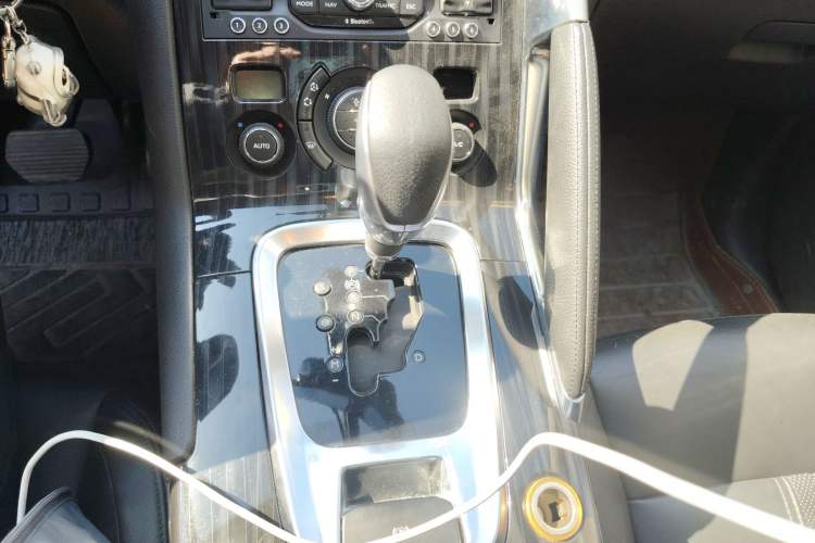 Used Peugeot 3008 2013 1.6THP Automatic Prestige Edition Gear Lever