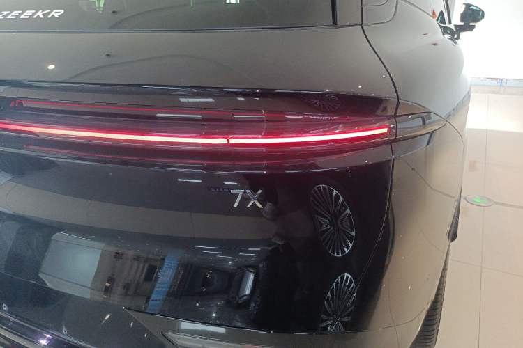 Used Zeekr 7X 2025 75 kWh Rear-Wheel Drive Intelligent Driving Version Right Rear Taillight