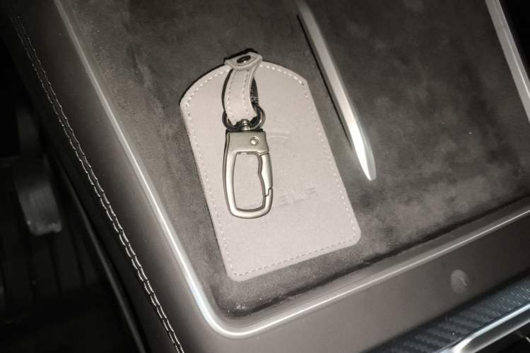 Used Tesla Model Y L 2025 Model Long-Range All-Wheel-Drive Version