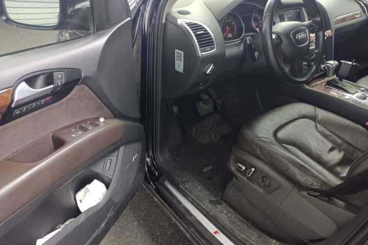 Used Audi Q7 2014 35 TFSI Sport Edition Driver Seat