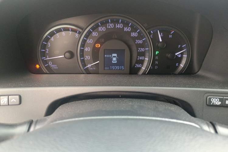 Used Toyota Crown 2011 2.5L Royal Special Edition with Leather and Sunroof Odometer Close Up